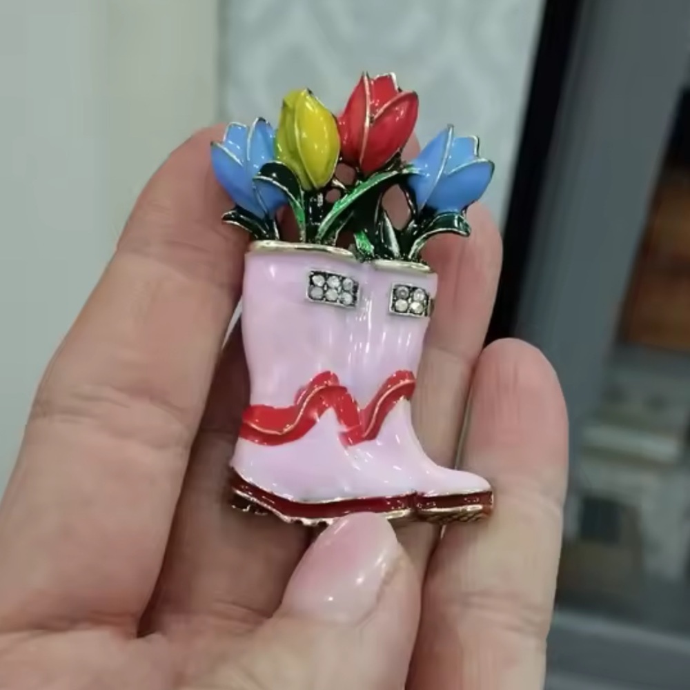 Tulip Boot Pink Gold Floral Brooch